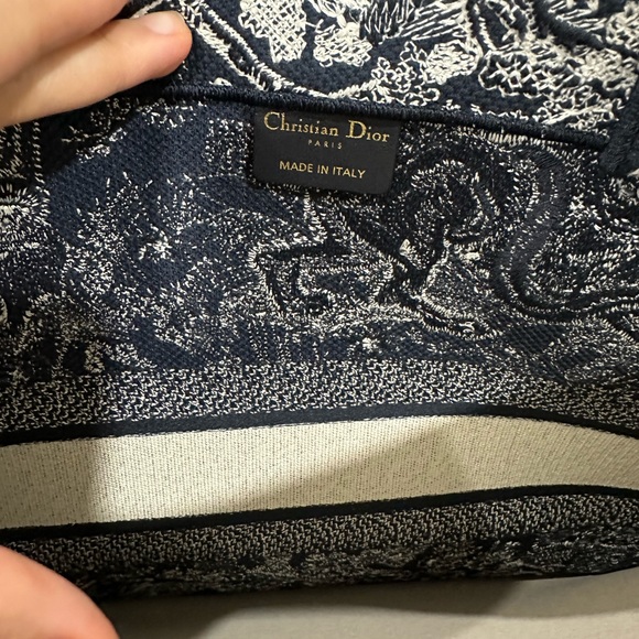 Large Dior Book Tote Blue Toile de Jouy Reverse Embroidery - Picture 10 of 11